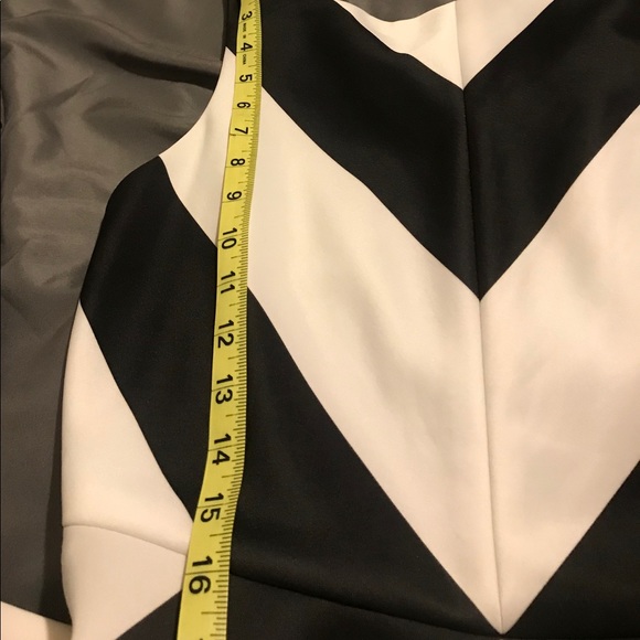 Gorgeous sleeveless dress - Picture 5 of 8